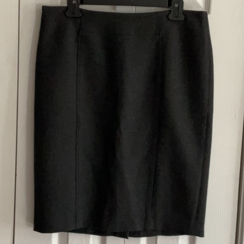 LOFT Black Pencil Skirt - Sleek Workwear